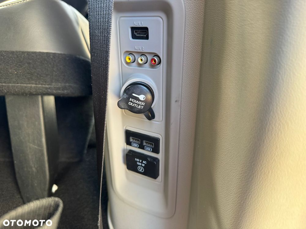 Chrysler Town & Country 3.6 Limited - 34