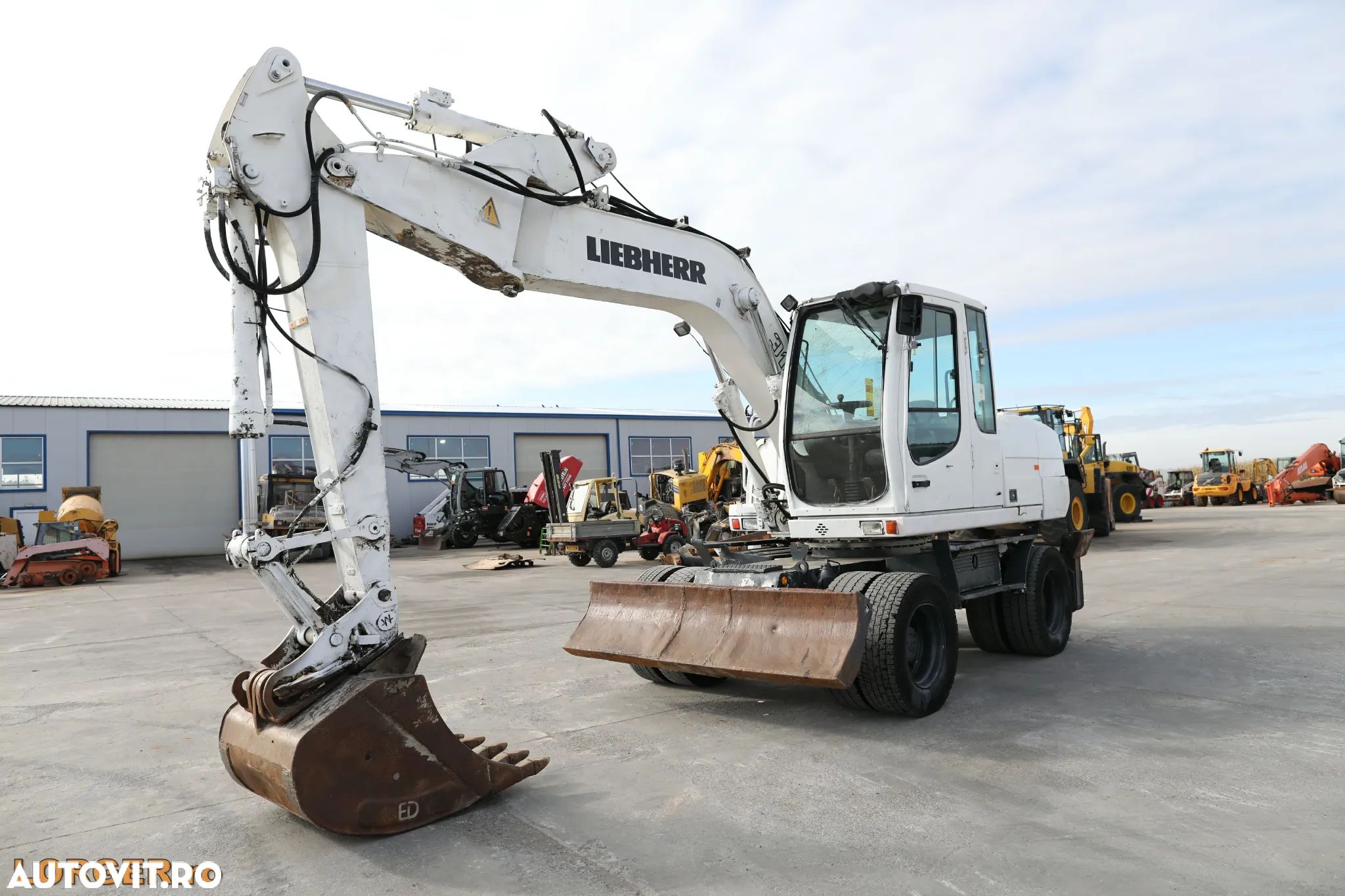Liebherr A316 - 1