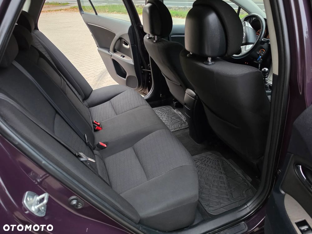 Toyota Avensis - 19