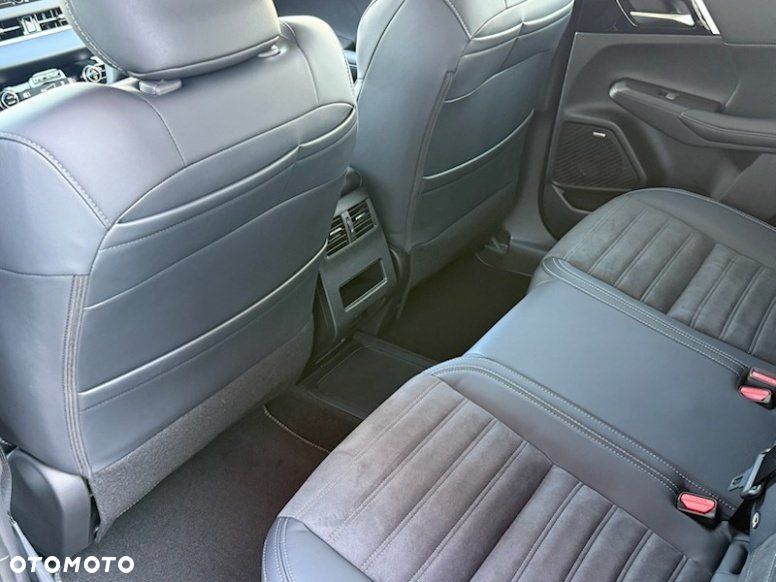 Mitsubishi Outlander - 12