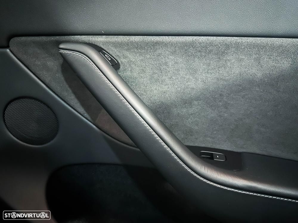 Tesla Model Y Long Range Dual Motor AWD - 30