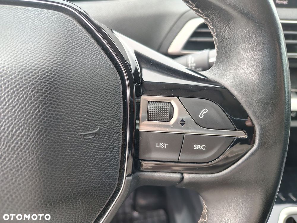 Peugeot 3008 1.2 PureTech Allure - 17