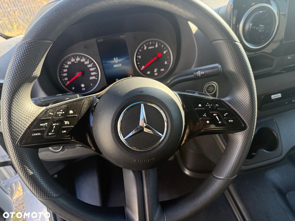 Mercedes-Benz Sprinter - 16