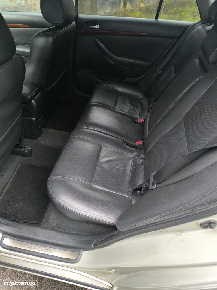 Toyota Avensis SW 2.0 D-4D - 7