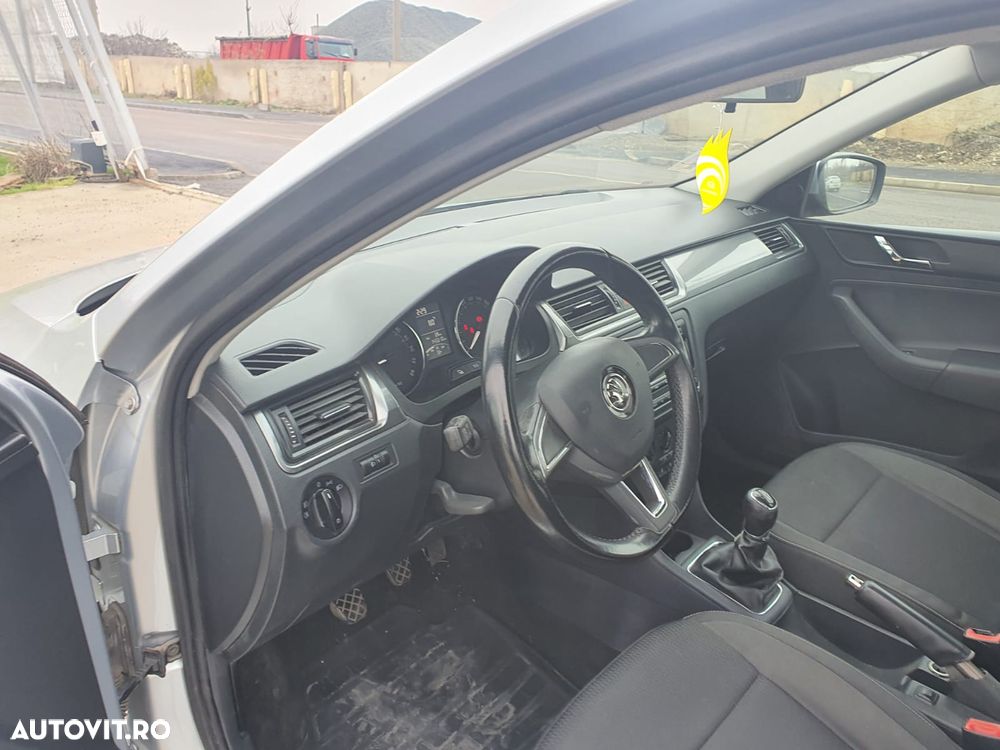 Skoda RAPID 1.6 TDI Ambition - 17