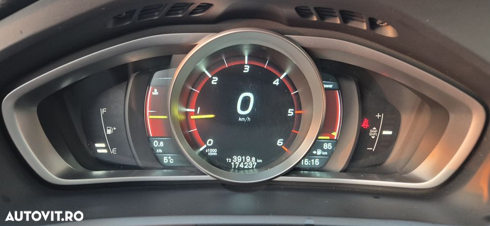 Volvo V40 D4 VEA Momentum - 19