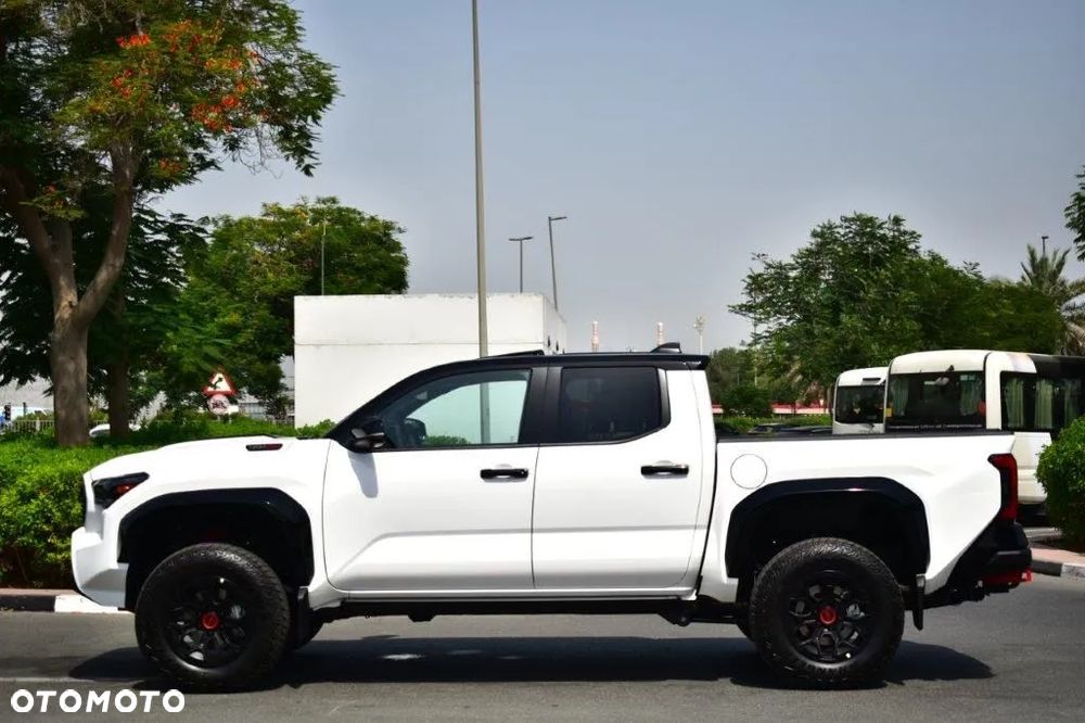 Toyota Tacoma - 6