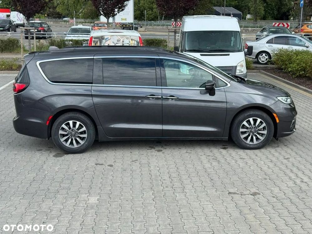 Chrysler Pacifica - 12