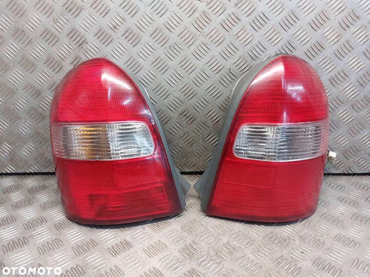 LAMPA PRAWY +  LEWY TYŁ MAZDA 323 BJ HATCHBACK HB - 1
