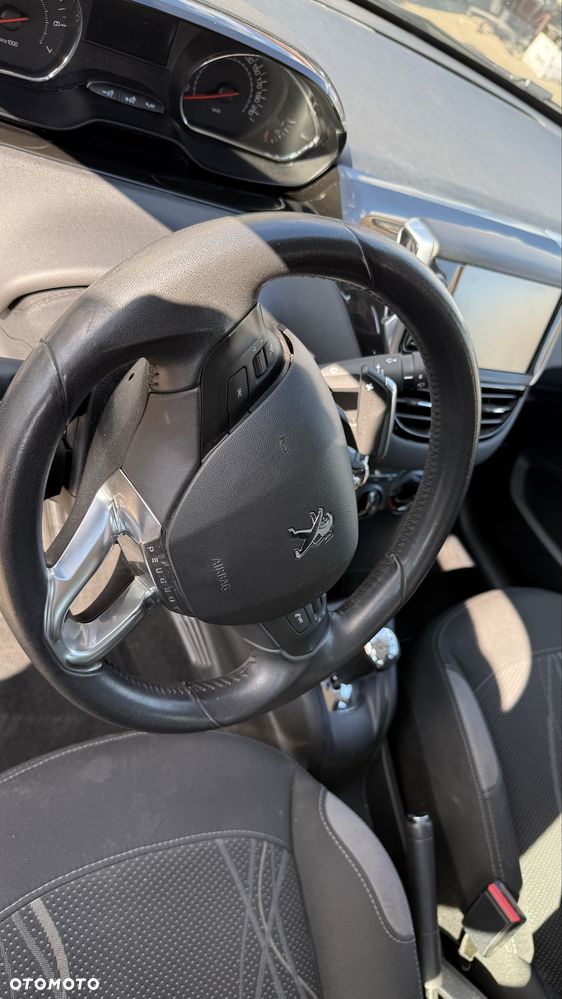Peugeot 208 - 4