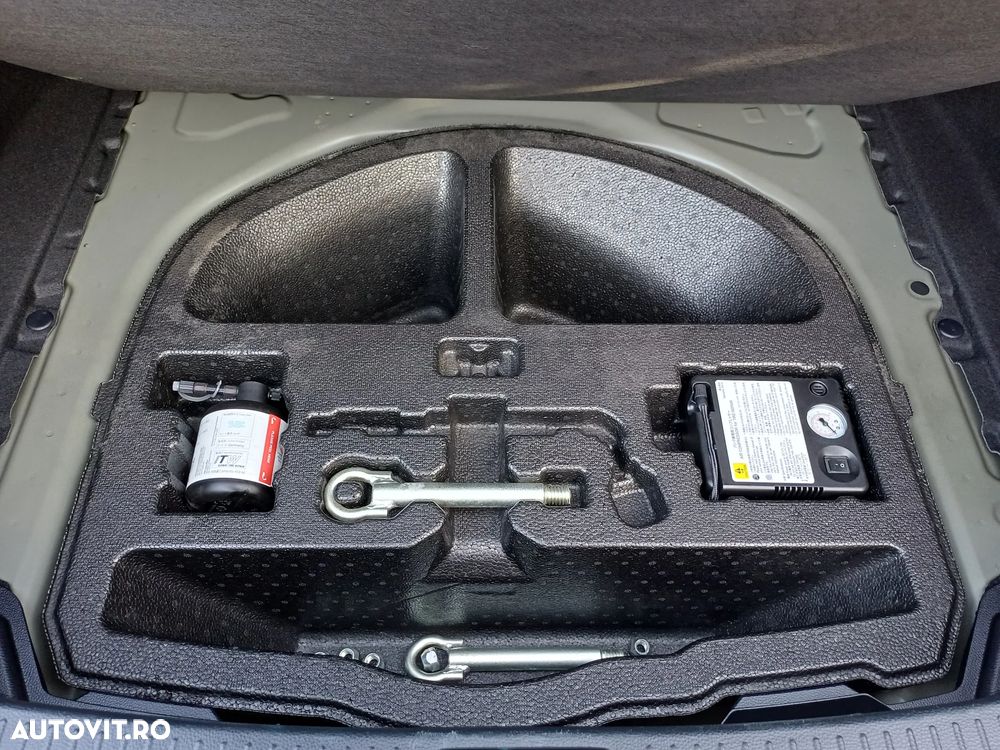 Toyota Corolla TS 1.8 HSD Exclusive - 9