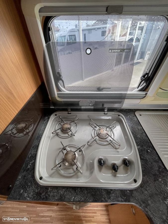 Burstner Privilége T615 cama francesa - 35