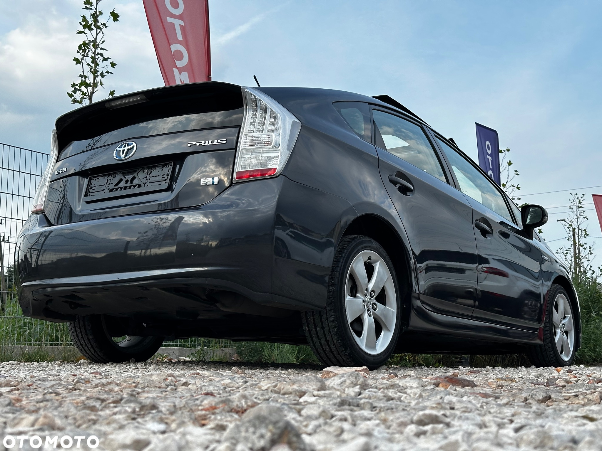 Toyota Prius (Hybrid) Executive - 10