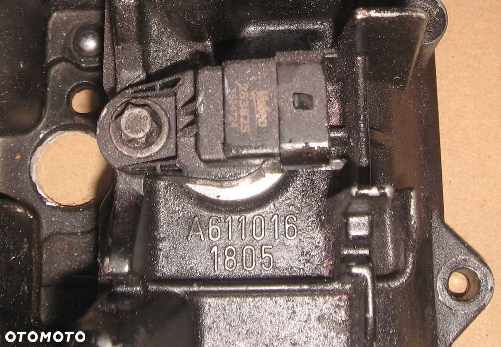 pokrywa zaworów MERCEDES W211 2.2 CDI A6110161805 - 3