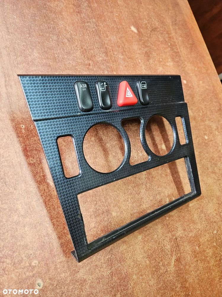 RAMKA PANEL KONSOLA PRZEŁĄCZNIK AWARYJNYCH SKŁADANIA FOTELI  MERCEDES C KLASA W 202 W210 2106830625 - 3