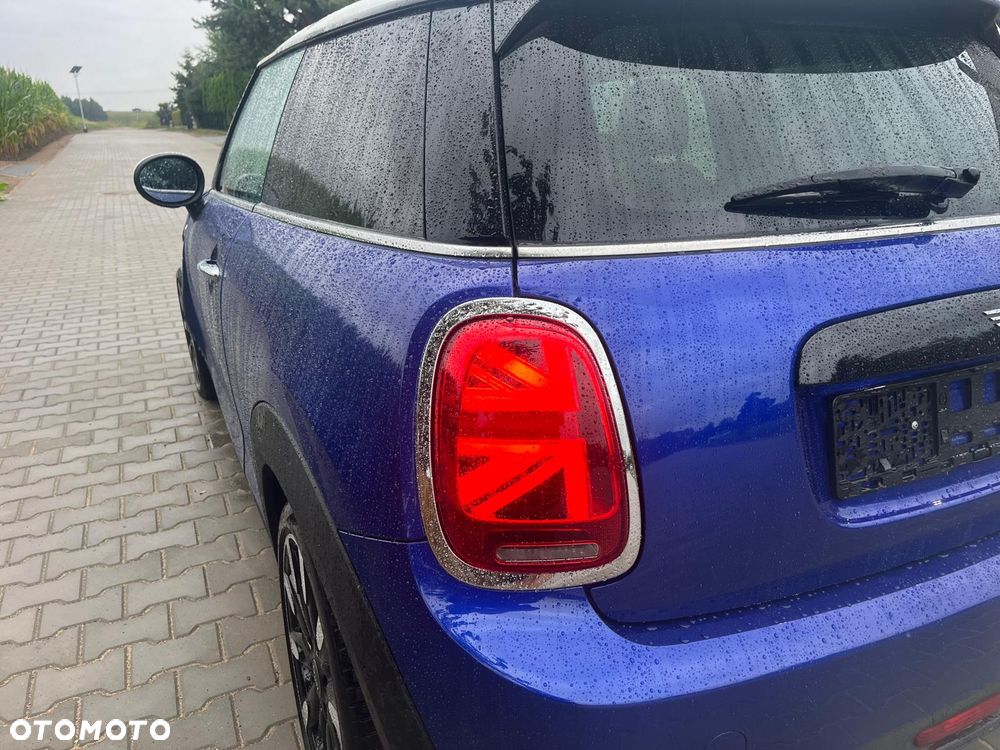 MINI Cooper Essential Trim - 10