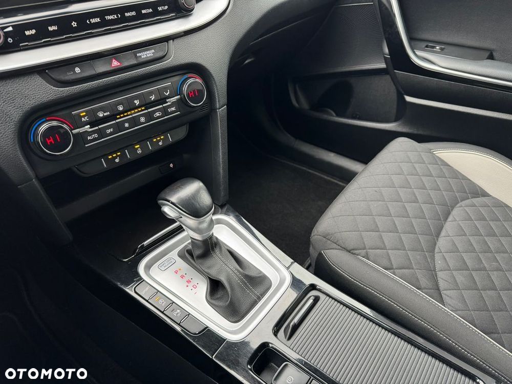 Kia ProCeed 1.5 T-GDI DCT7 OPF GT LINE - 13