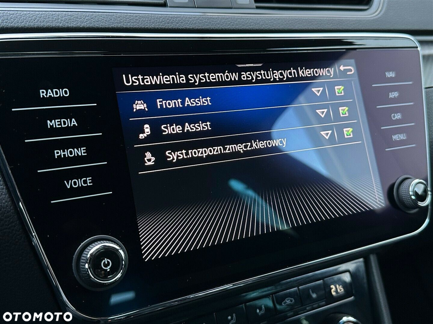 Skoda Superb 2.0 TDI SCR Sportline DSG - 29