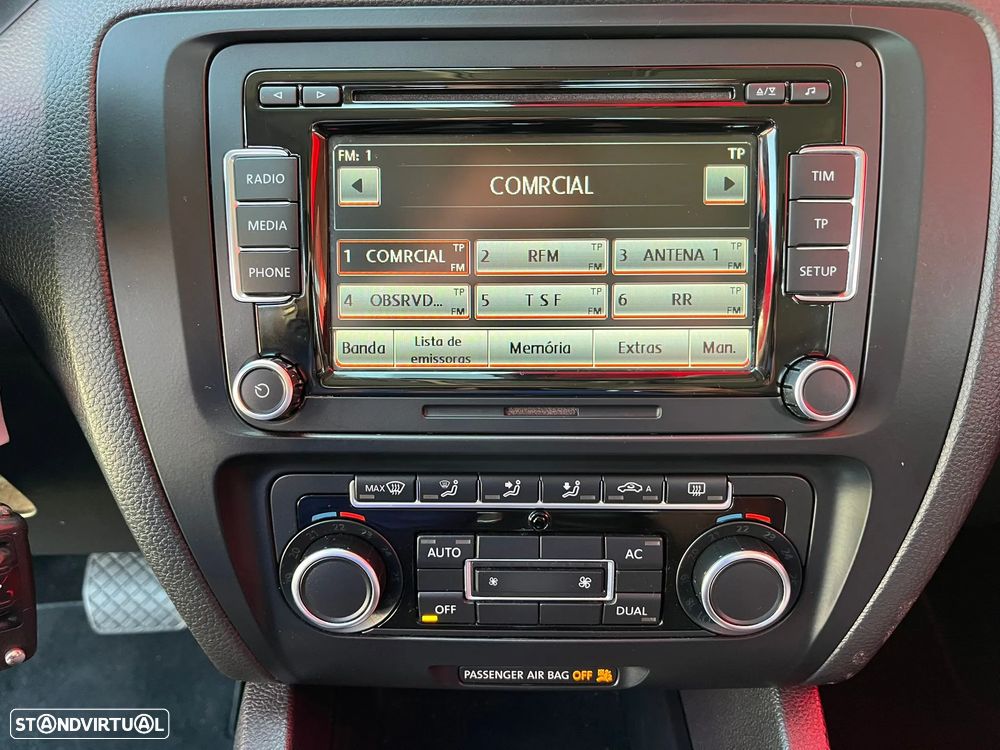 VW Jetta 1.6 TDi Highline DSG - 22