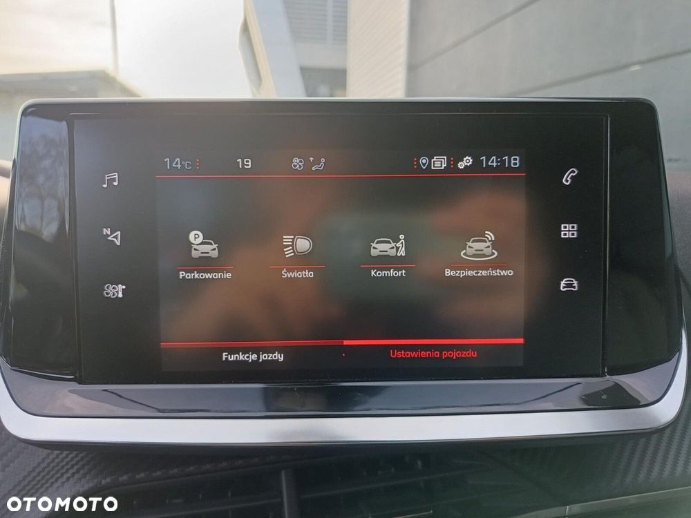 Peugeot 2008 PureTech 100 Allure S&S BVM6 - 38