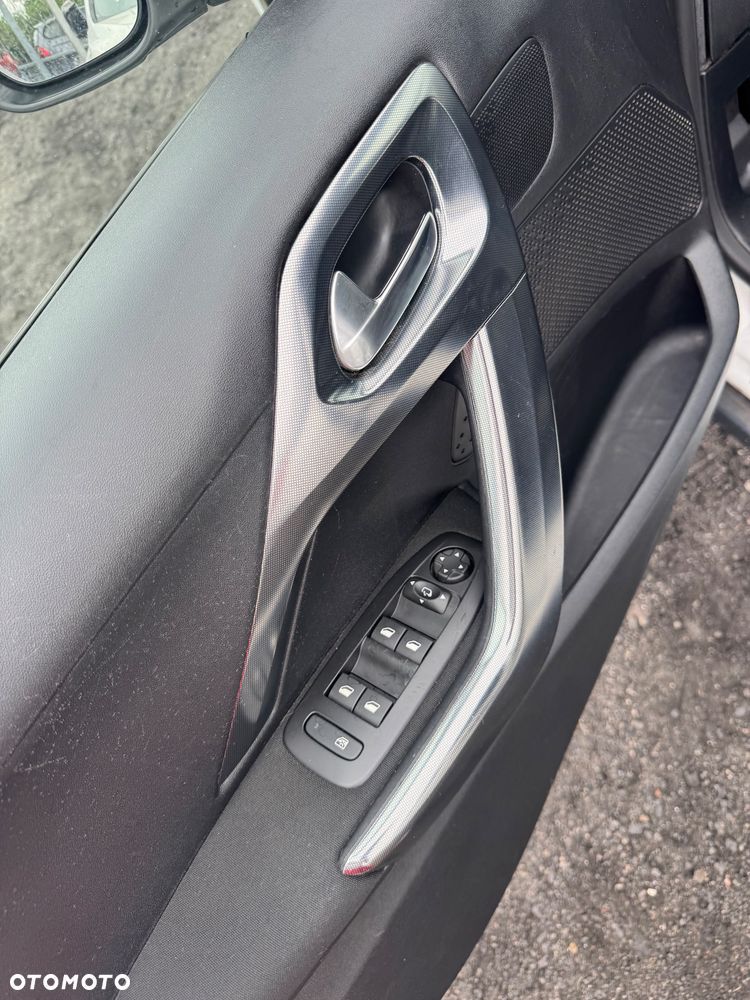 Peugeot 2008 1.2 Pure Tech Allure S&S EAT6 - 15