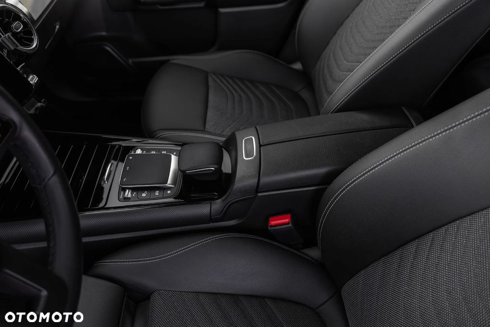 Mercedes-Benz GLB 200 7G-DCT - 23