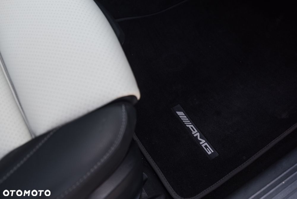 Mercedes-Benz CLA 250 4-Matic AMG Line - 17