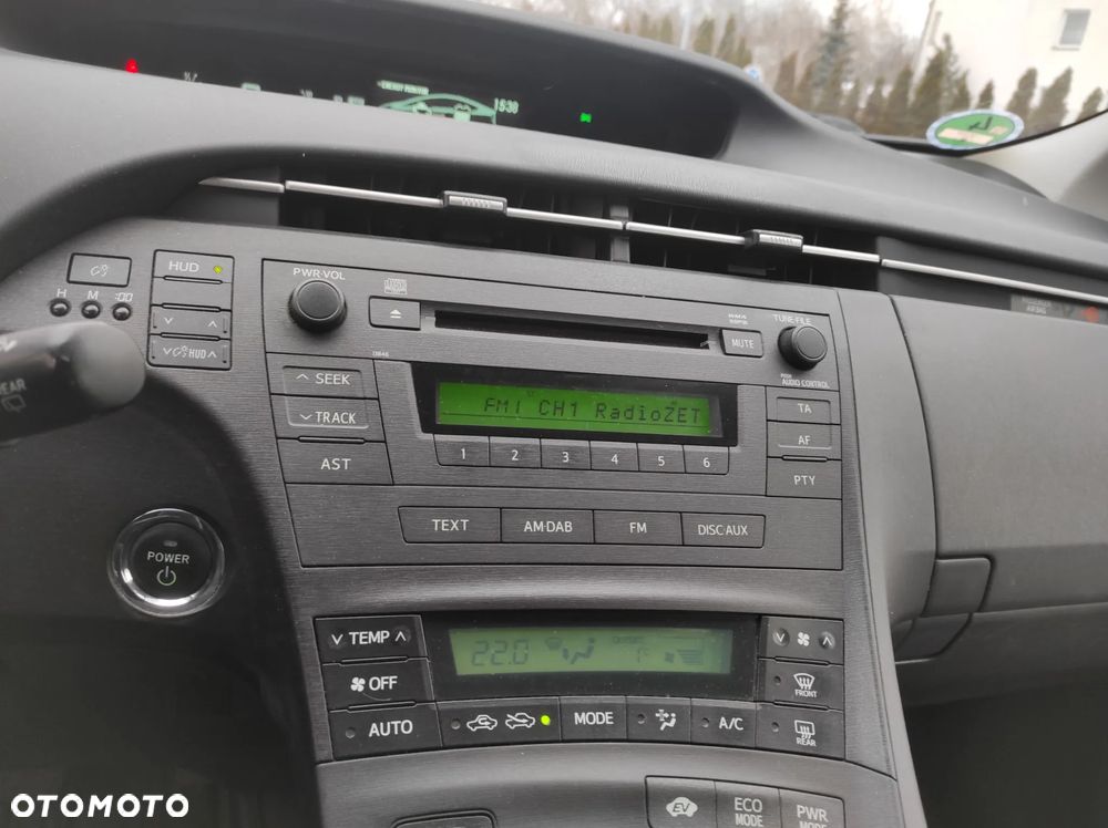 Toyota Prius (Hybrid) Life - 21