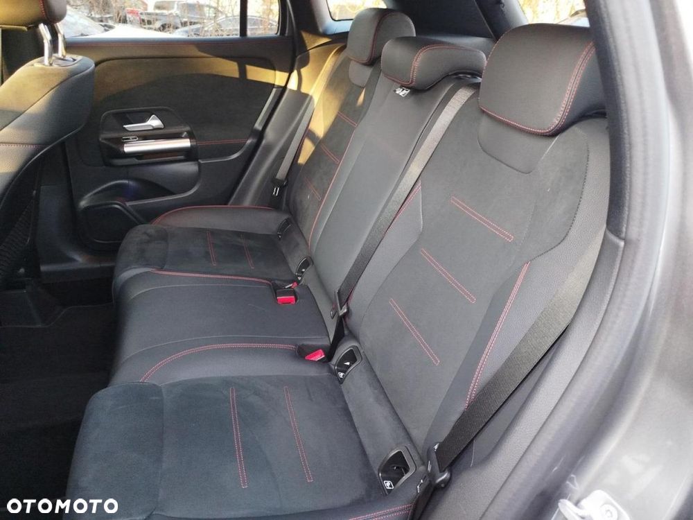 Mercedes-Benz GLA - 18