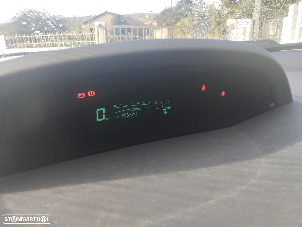 Toyota Yaris 1.0 VVT-i - 6
