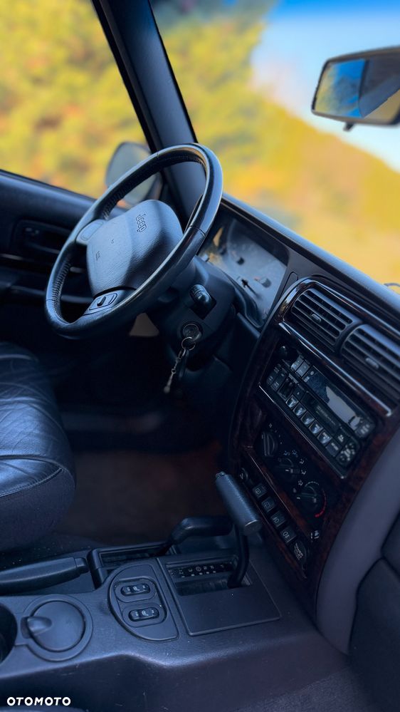 Jeep Cherokee 4.0 Limited - 23