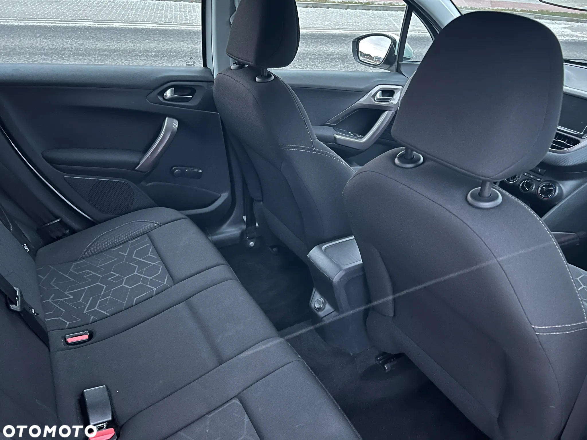 Peugeot 2008 1.2 Pure Tech Allure S&S - 12