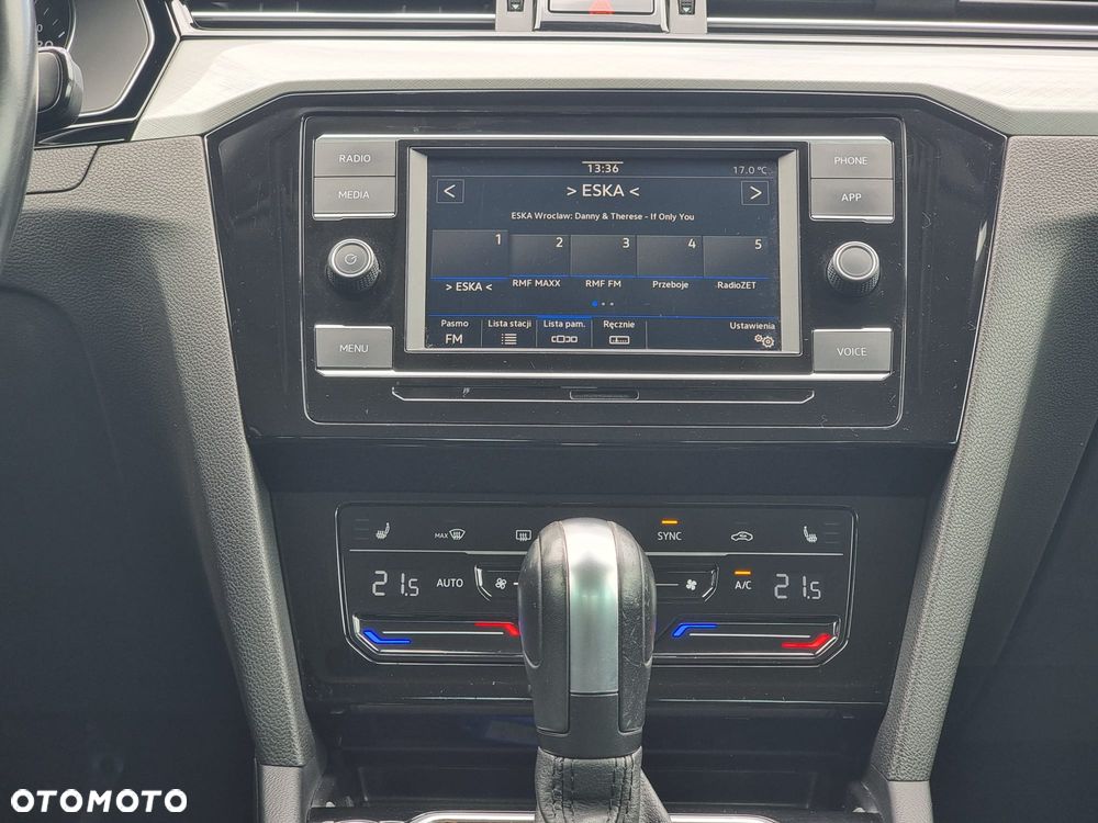 Volkswagen Passat - 12