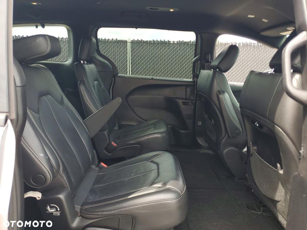 Chrysler Pacifica - 10