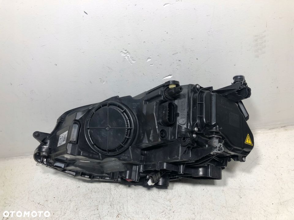 LAMPA PRZEDNIA PRAWA VW GOLF VII 2012-2016 - VALEO BI-XENON - 2