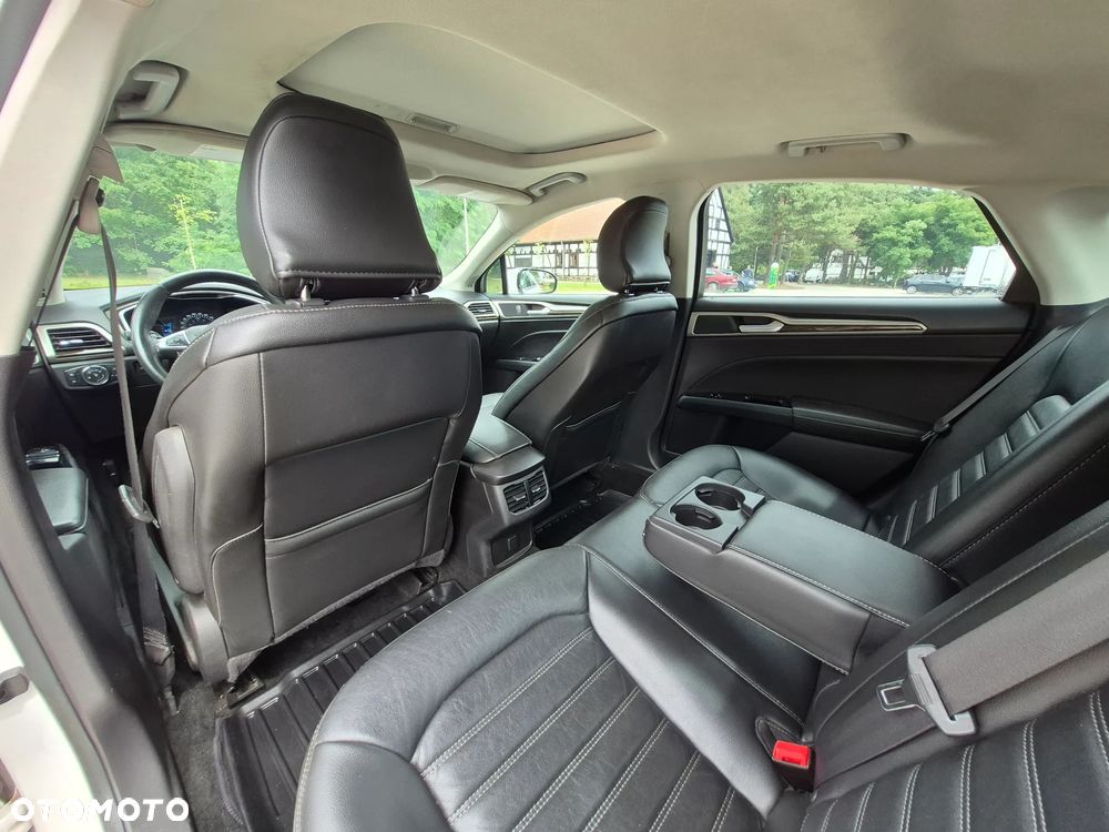 Ford Fusion - 24