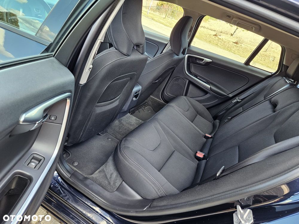 Volvo V60 D4 Momentum - 22