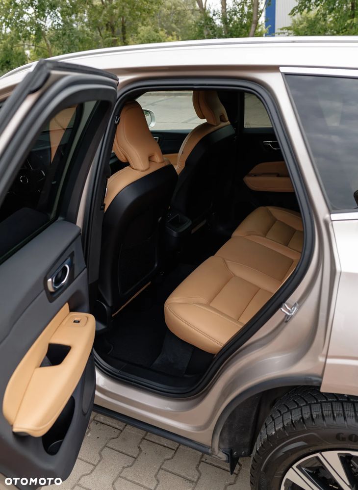 Volvo XC 60 B4 B Plus Bright - 22