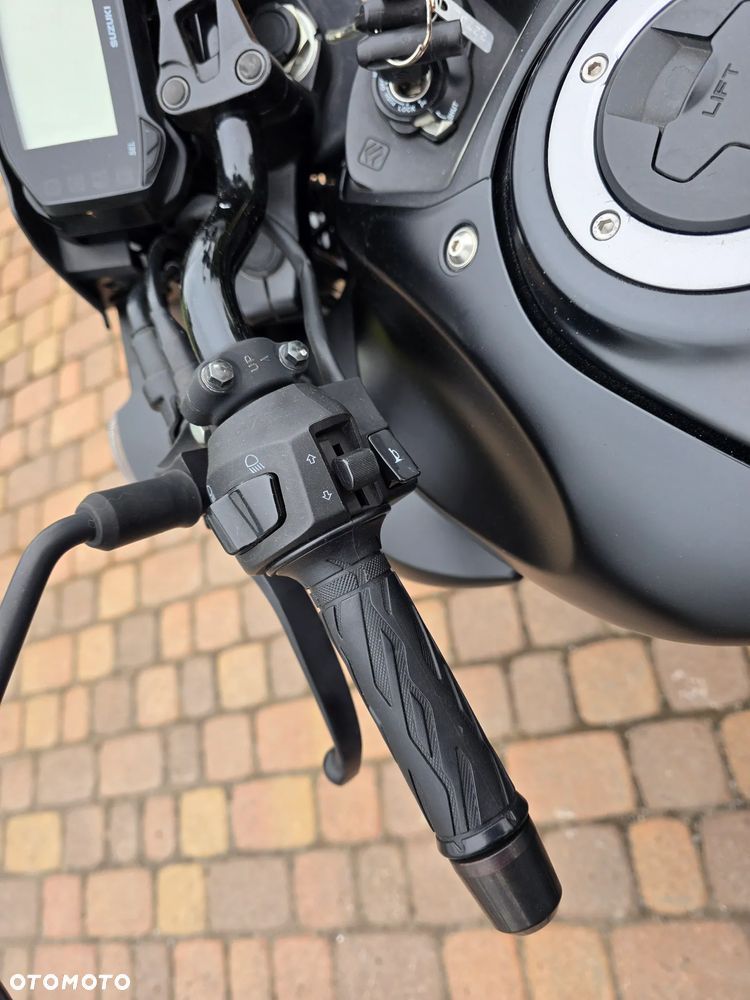 Suzuki GSX - 23