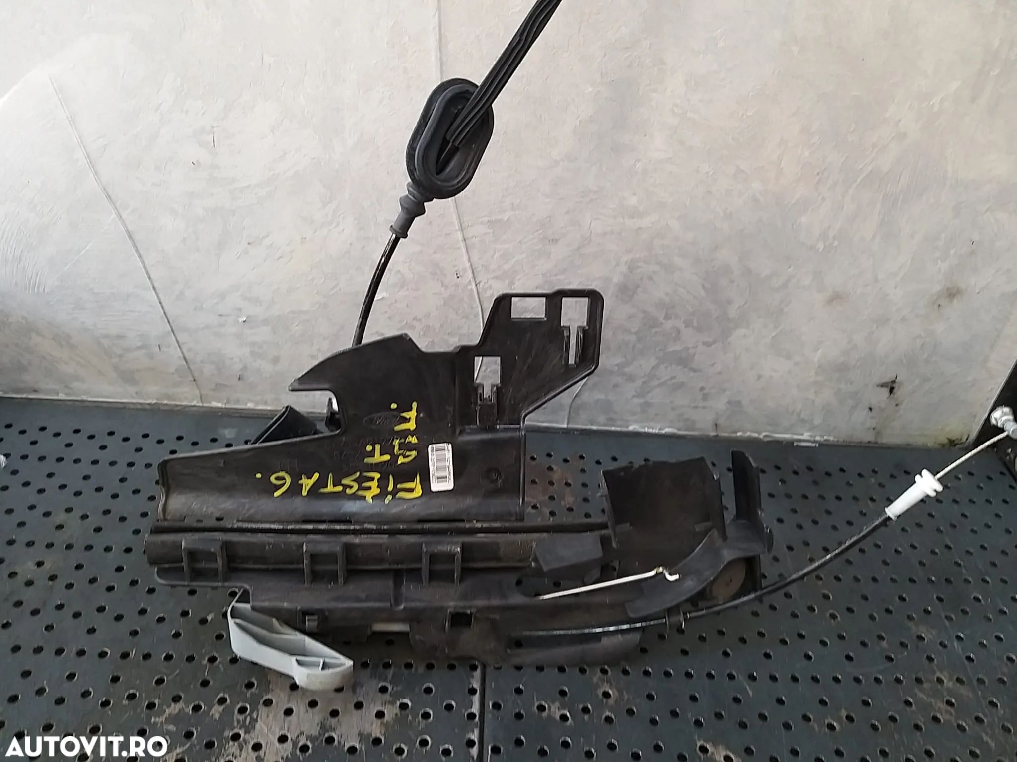 Broasca usa stanga fata ford fiesta 6 cb1 ccn 8a61a21979ac 8a6aa21813ac - 1