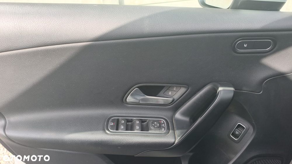 Mercedes-Benz Klasa A 180 d 8G-DCT Lim Entry - 10