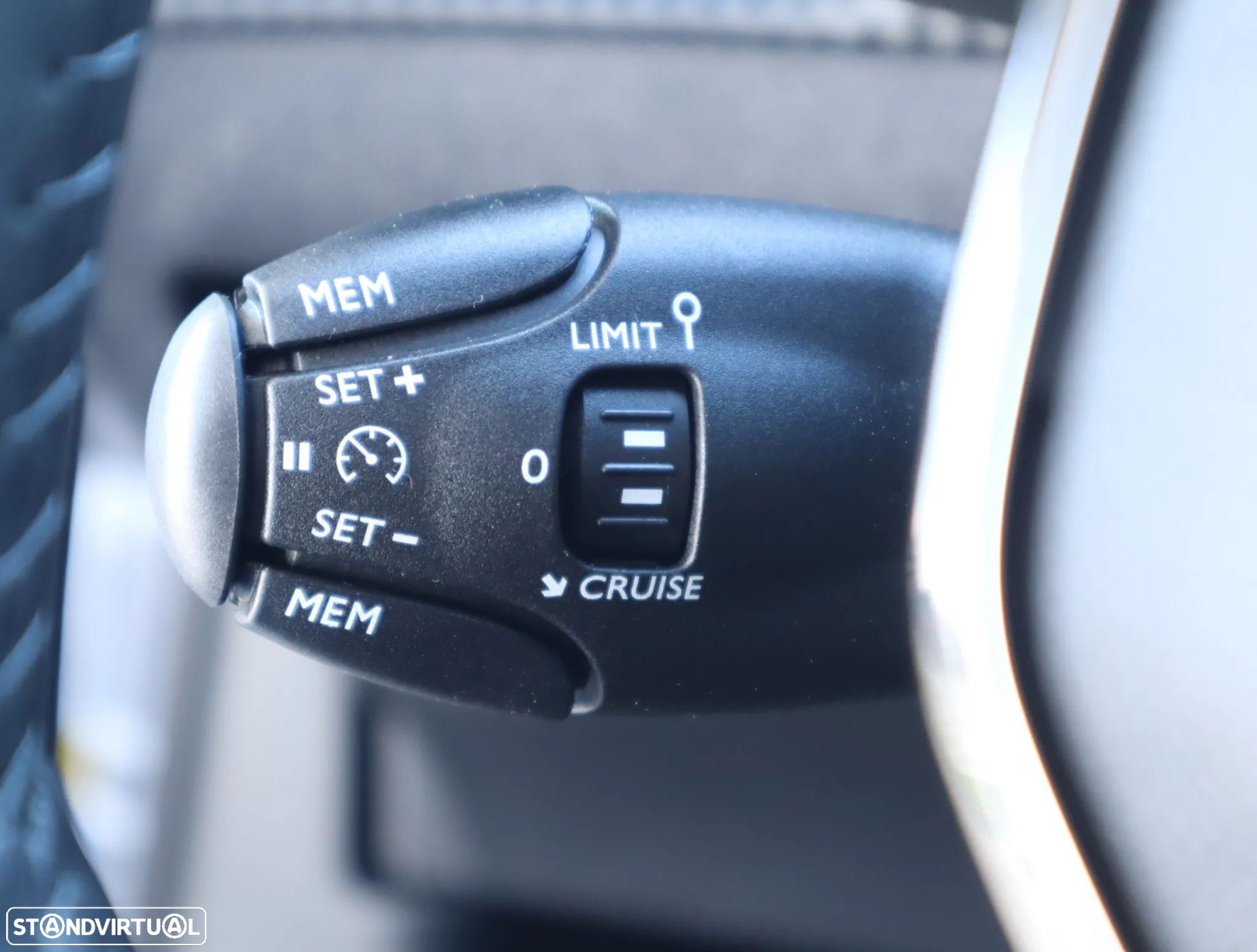 Peugeot 2008 1.2 PureTech Active - 37