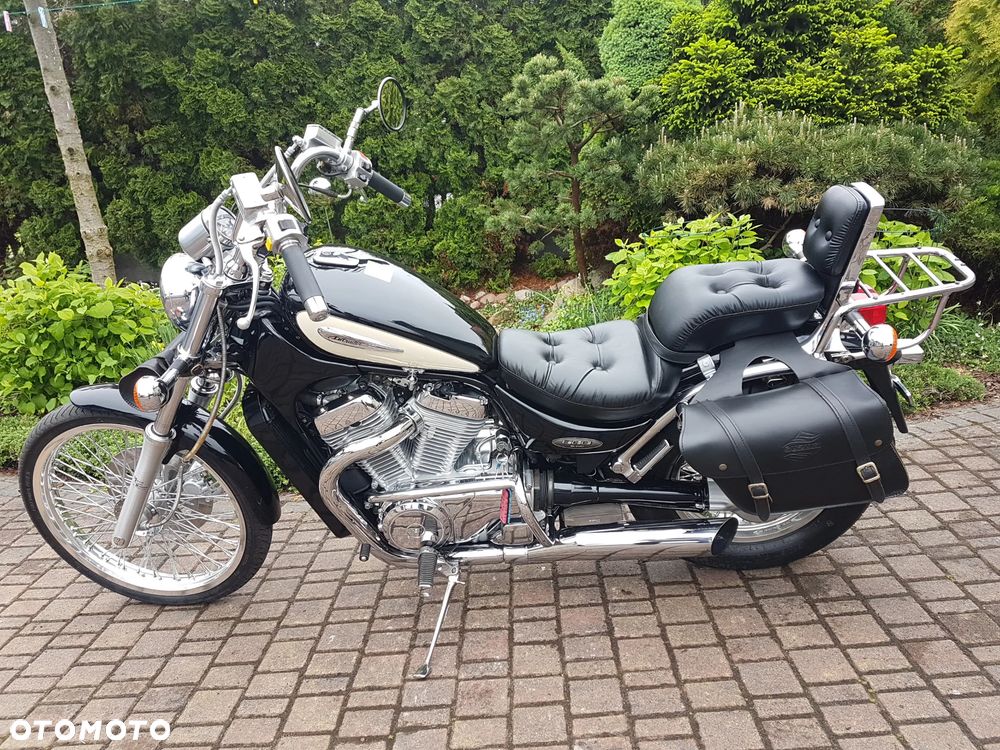 Suzuki Intruder - 7