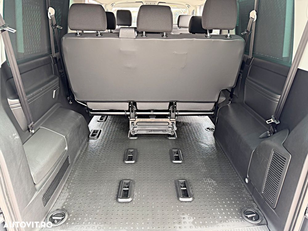 Volkswagen Caravelle - 8