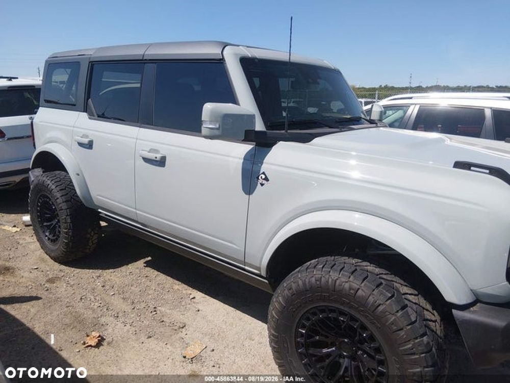 Ford Bronco - 6