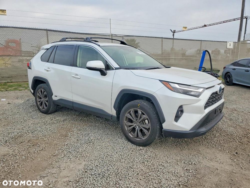 Toyota RAV4 - 1
