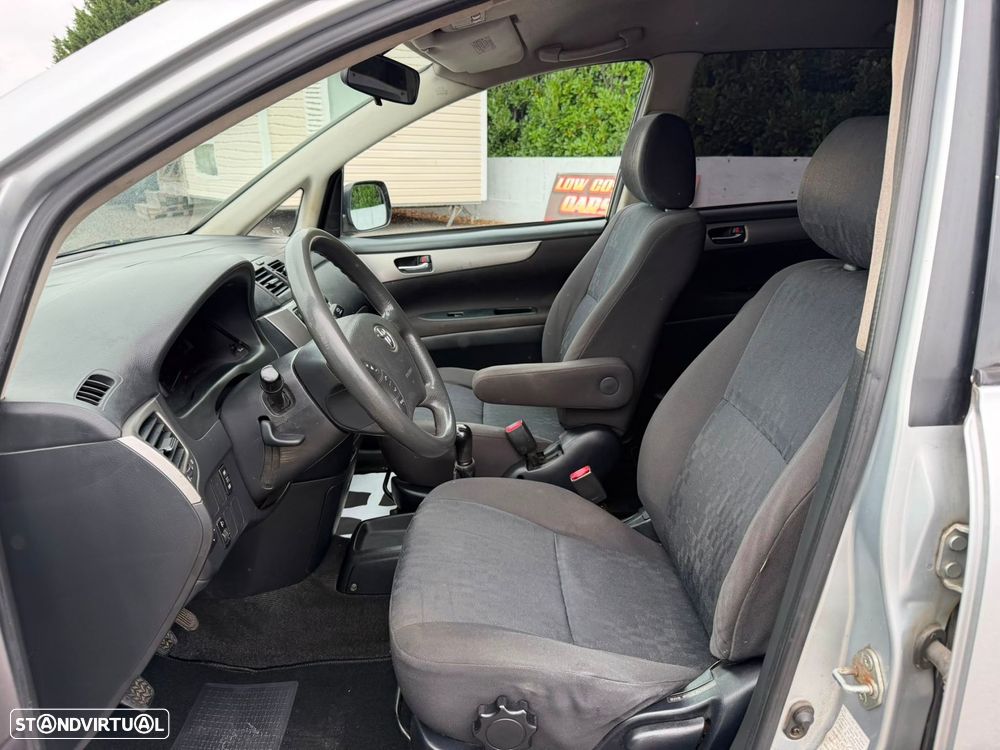 Toyota Avensis Verso 2.0 D-4D - 6