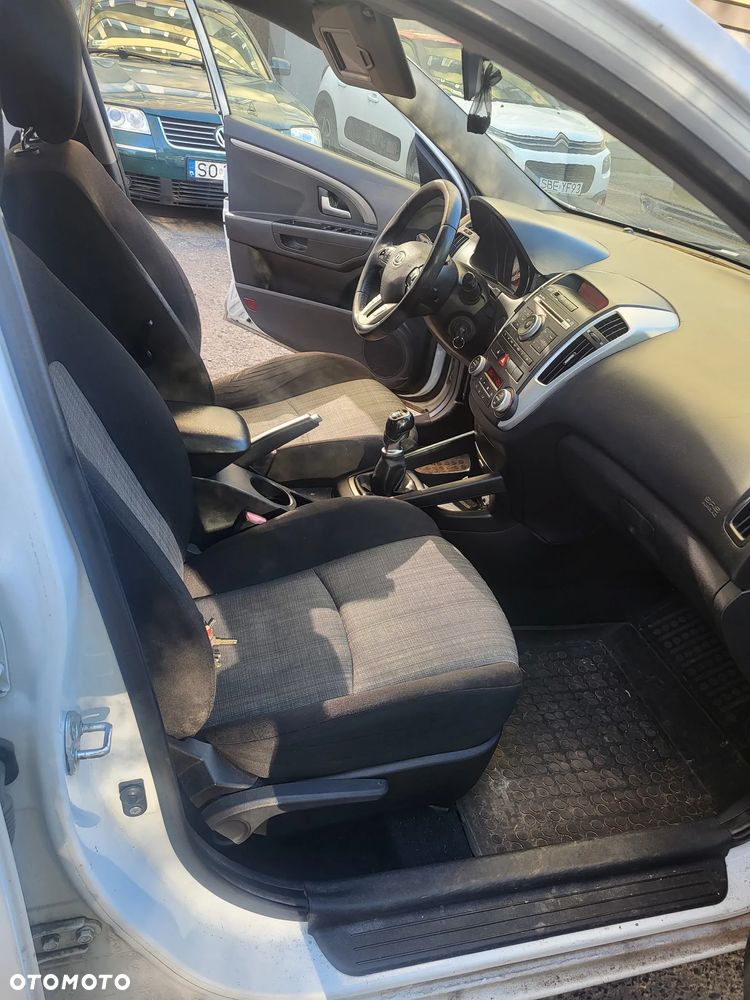 Kia Ceed 1.6 CRDi 90 ISG Vision - 12