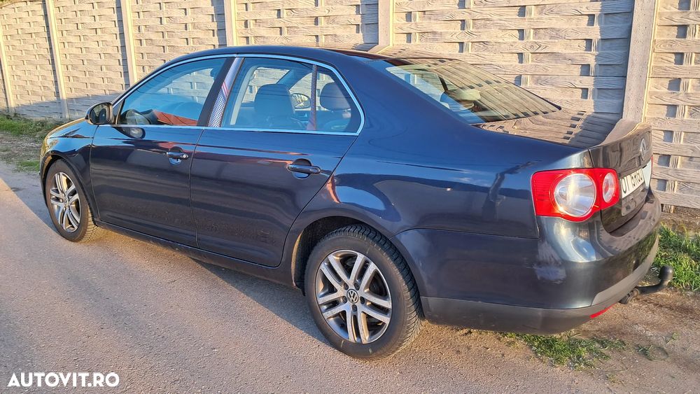 Volkswagen Jetta - 2