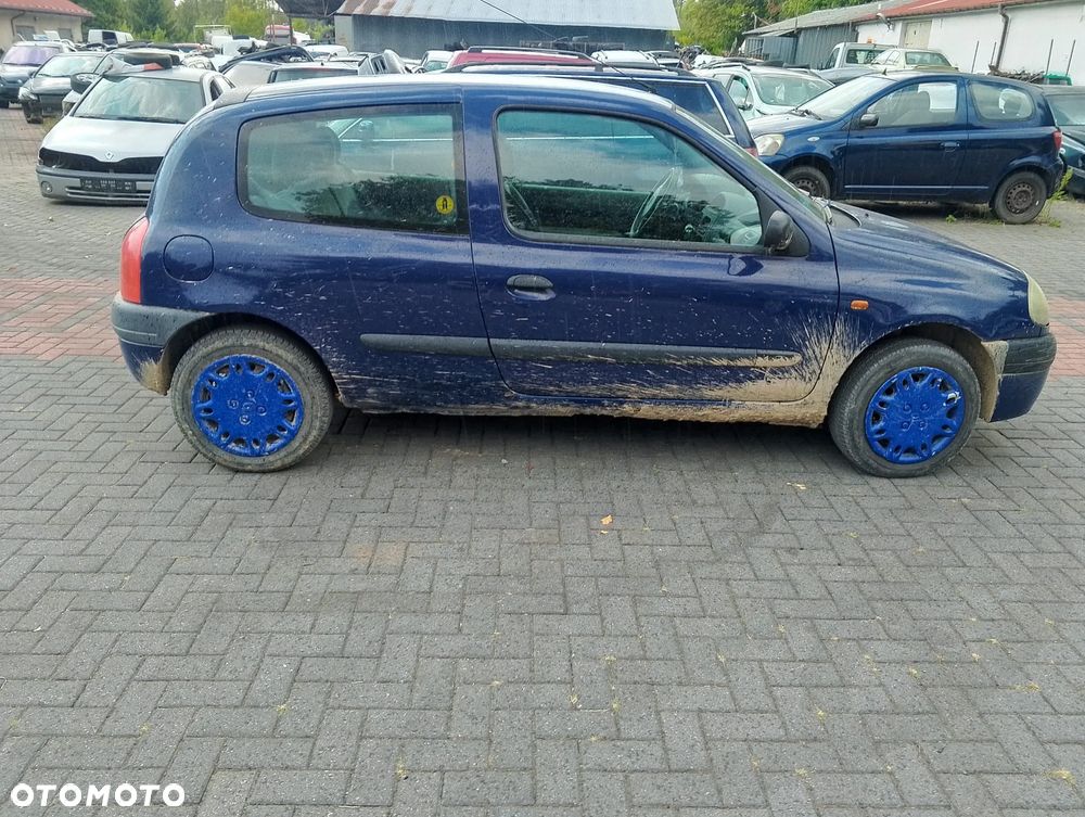 Renault Clio II (98-01r.) 1.2 B 58KM. Silnik D7FD720 Skrzynia JB1 184.Cały na części. GWARANCJA !!!  Przód Tył Zestaw Komplet Drzwi Klapa Zderzak Błotnik Maska Grill Atrapa Szyba Pas Lampa Lusterko Boczki Fotel Kanapa Kokpit Deska Rozdzielcza Przełącznik Włącznik Sterownik Przewody Wiązka Instalacja Moduł Komputer Czujnik Listwa Pompa Alternator Wtryski Głowica Rozrusznik Kompresor Sprzęgło Dwumas Silnik Skrzynia ABS Klimatyzacji Paliwa Wspomagania Kolektor Turbina Przepustnica Zawór Chłodnica Koło Hak Belka Sanki Zawieszenie Mcpherson Półoś Amortyzator Wydech Tłumik Zacisk Most - 4